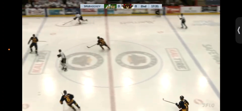 Gabriel Simpson's Stretch Pass Leads to Goal for Okotoks Oilers