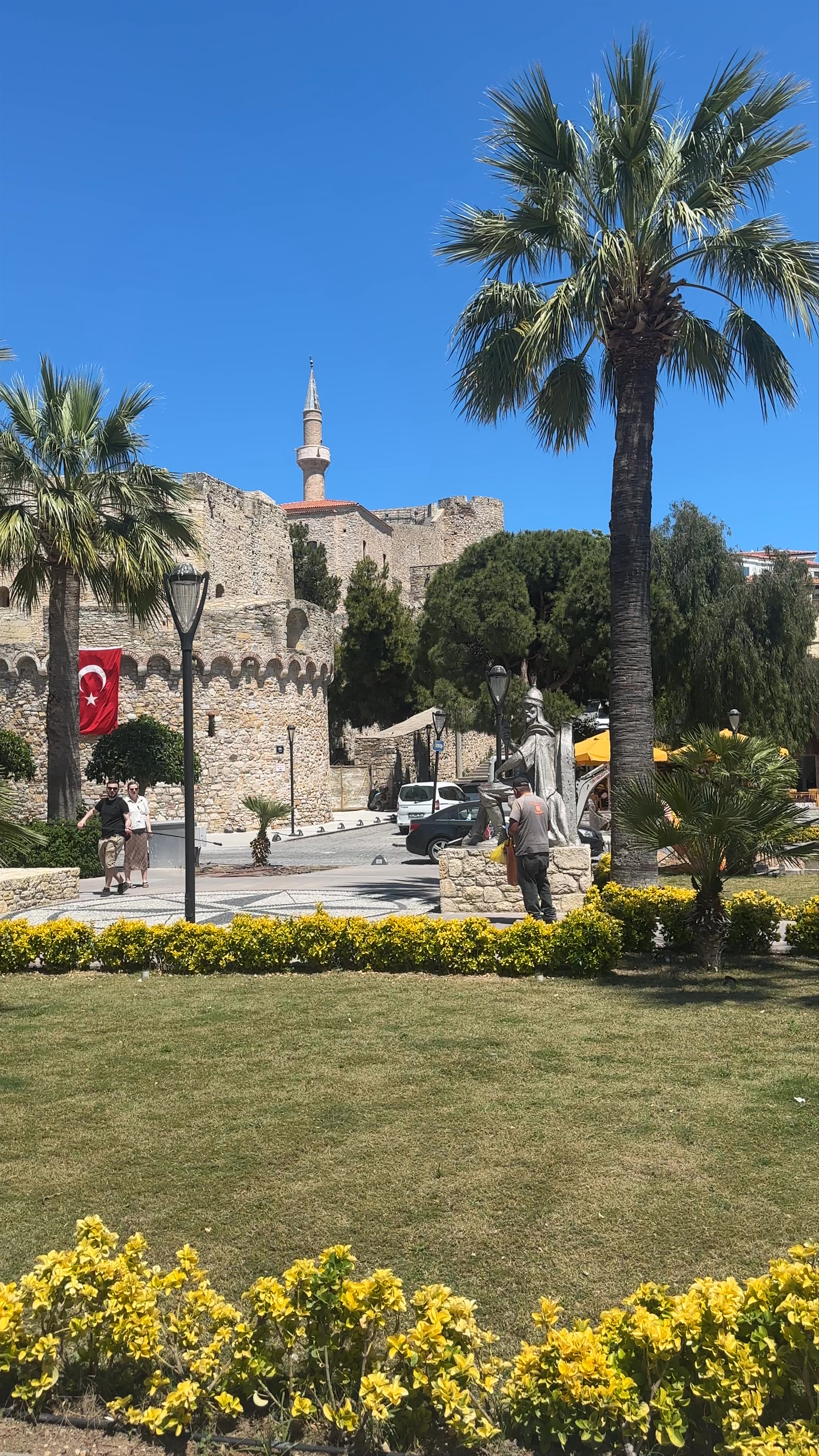 Cesme Castle and Palm-Lined Gardens in Musalla, İzmir, Türkiye
