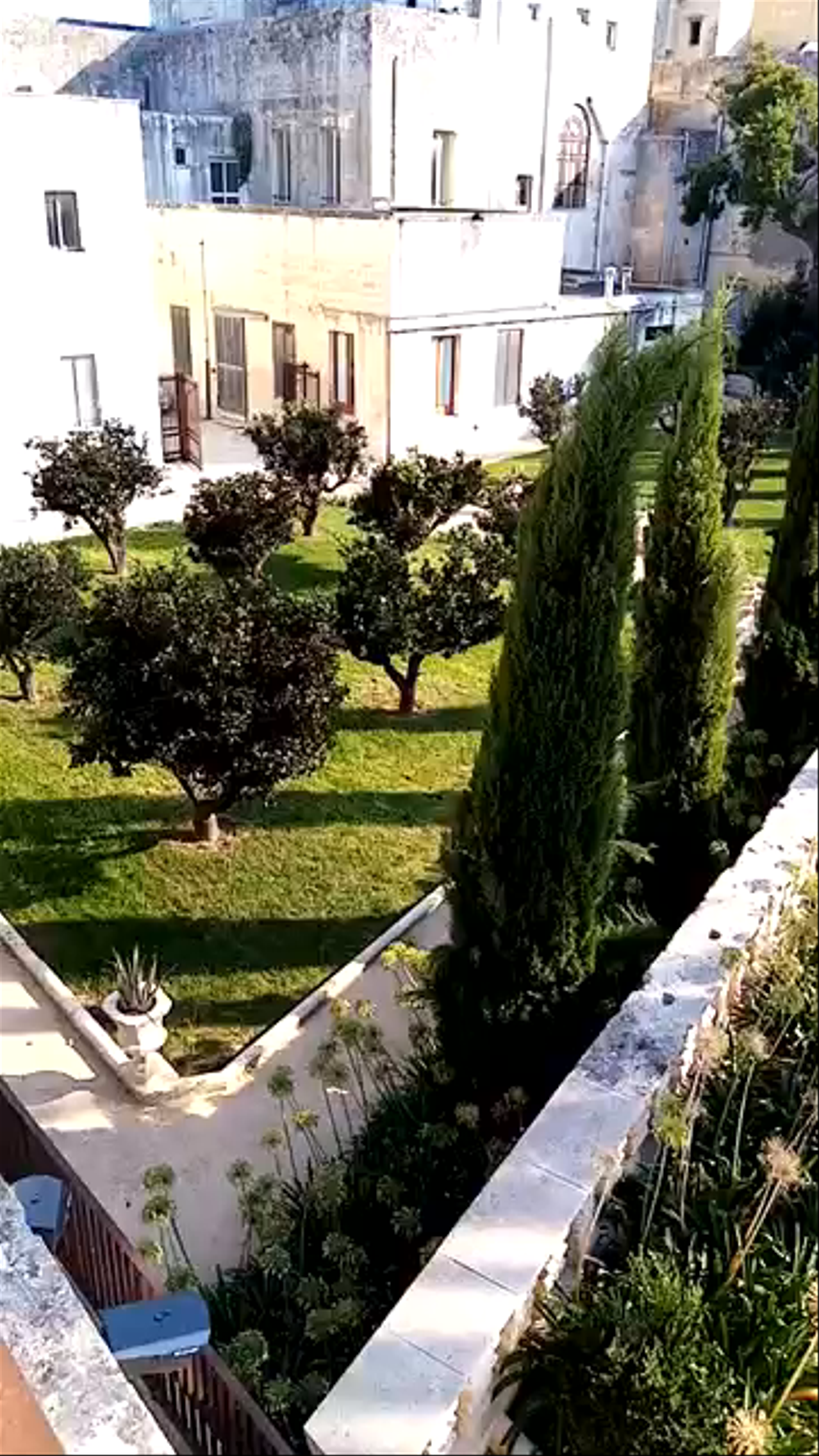 Mura Urbiche di Lecce: Serene Historic Garden Walk