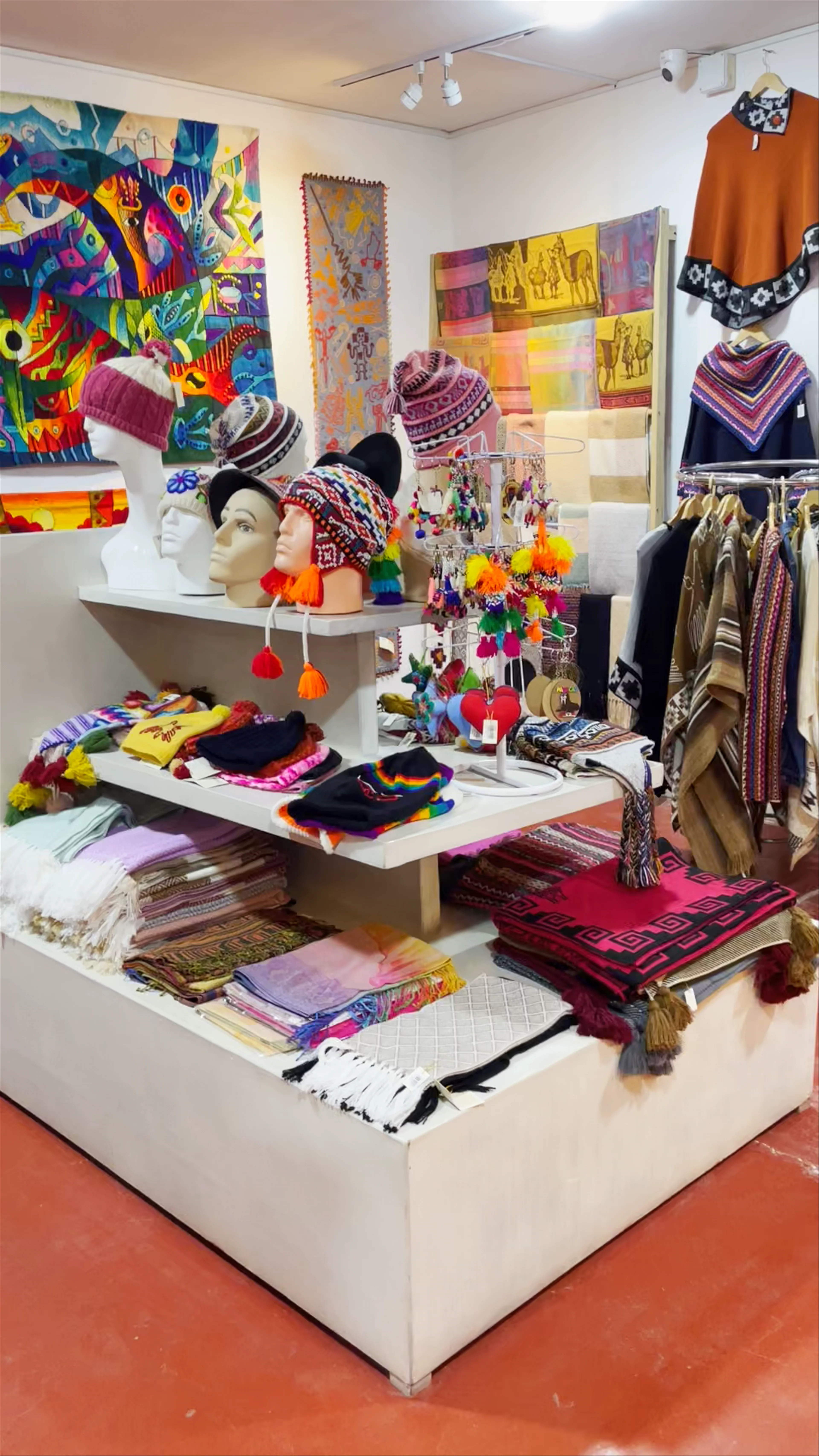 Casa Museo de Arte Textil y Orfebrería "Sumaq Wayta Illari"