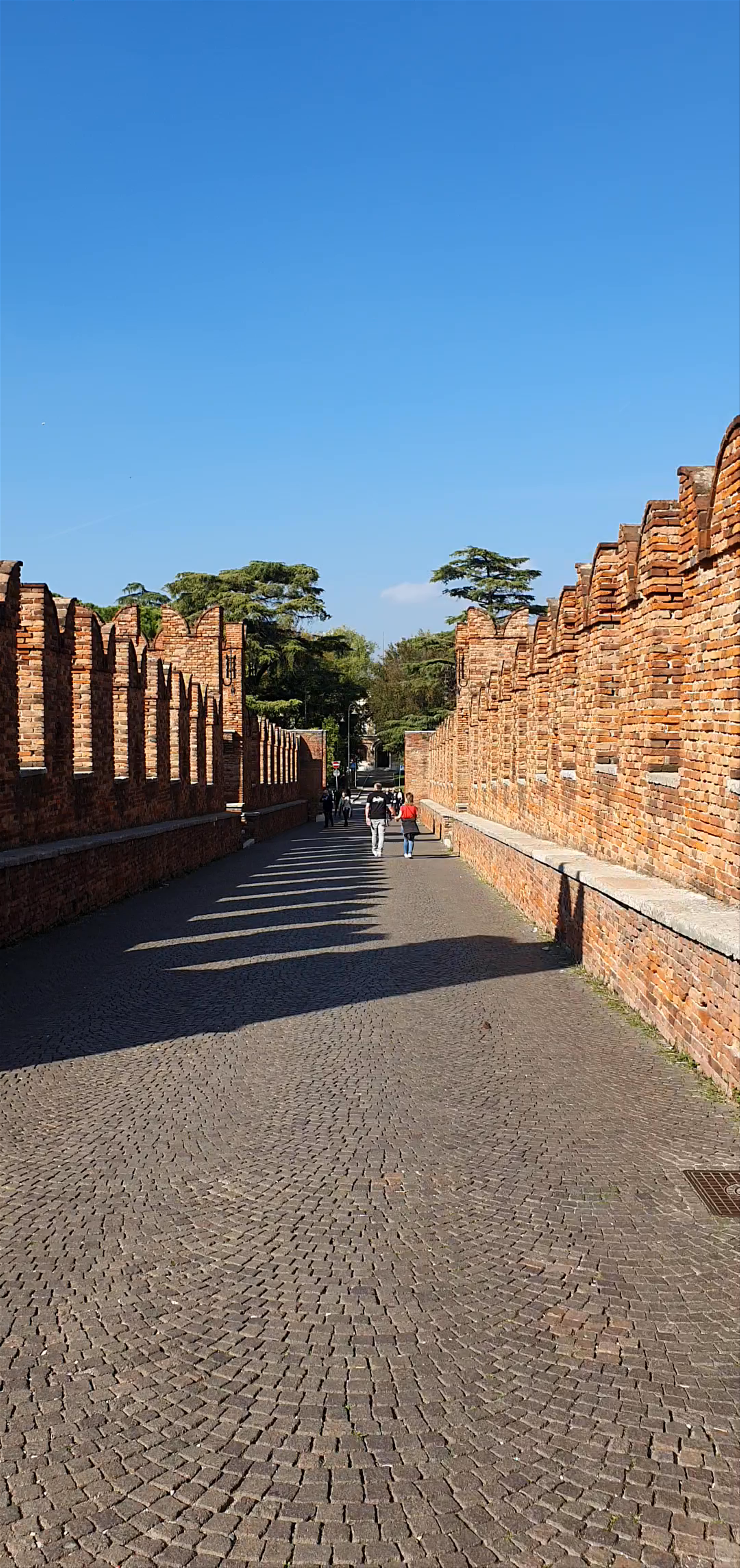 Castelvecchio Walkthrough: Historic Verona's Iconic Brick Ramparts