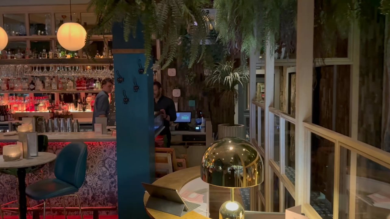 Treehouse - Beautiful decor inside - Bars Near Me - Ayr, SAY