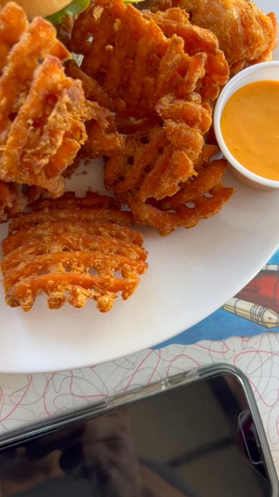 11th Street Diner - American Near Me - Miami Beach, Florida
