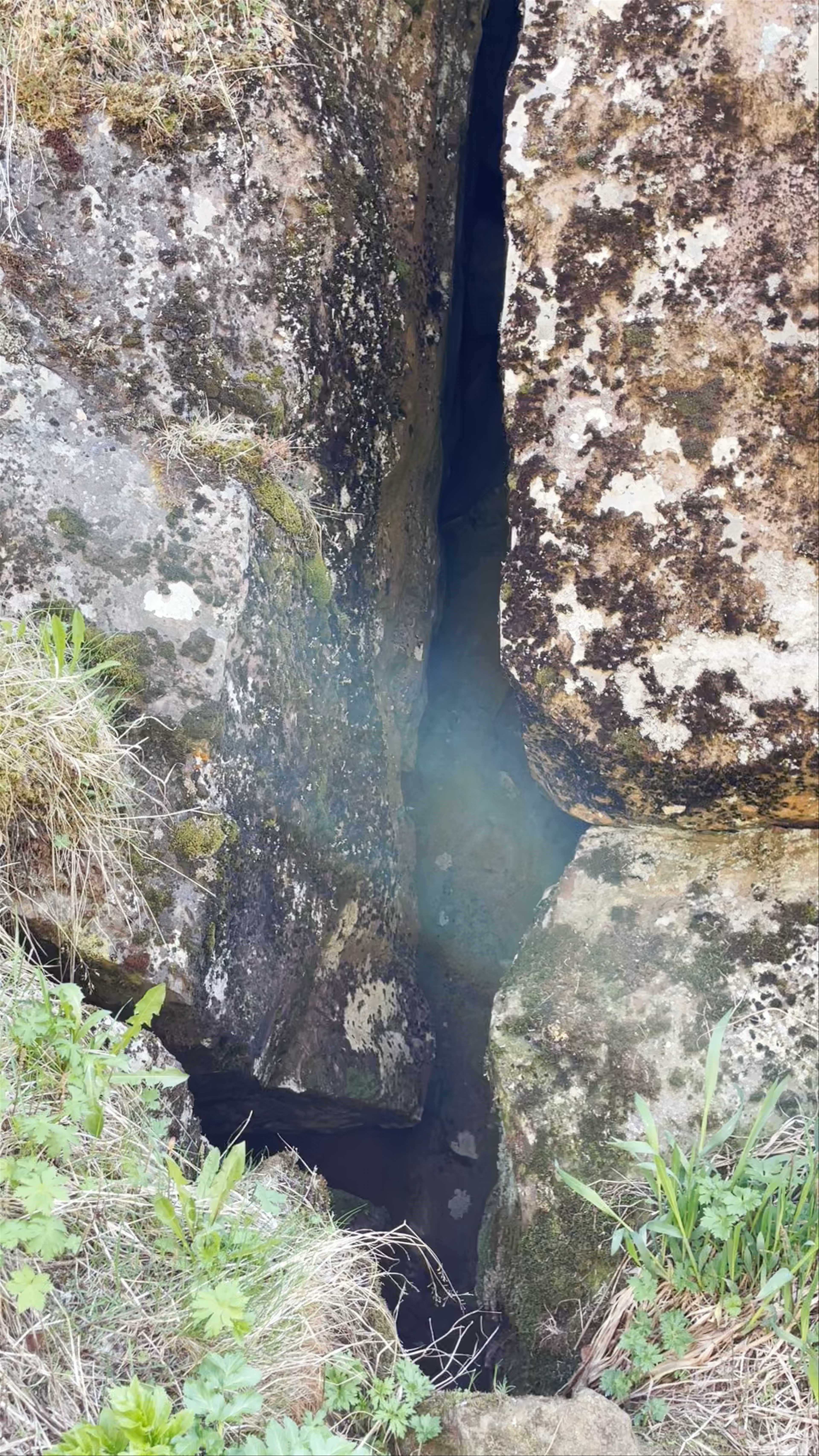 Exploring Stóragjá Gorge: A Hidden Marvel in Reykjahlíð, Iceland