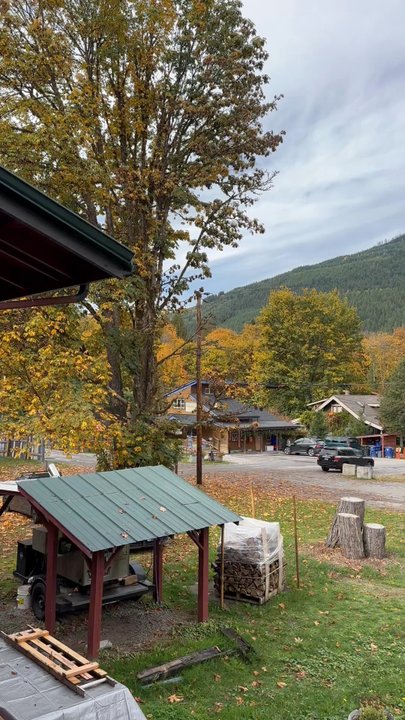 Gunners Tex Mex BBQ - Restaurant patio - Barbeque Near Me - Glacier, Washington