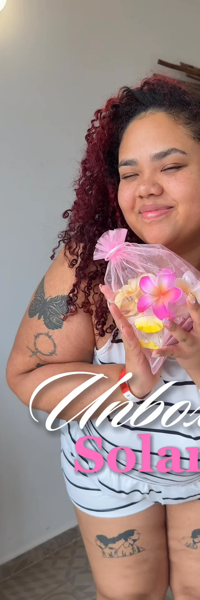 Unboxing ASMR de ganchos para el cabello de Solaris