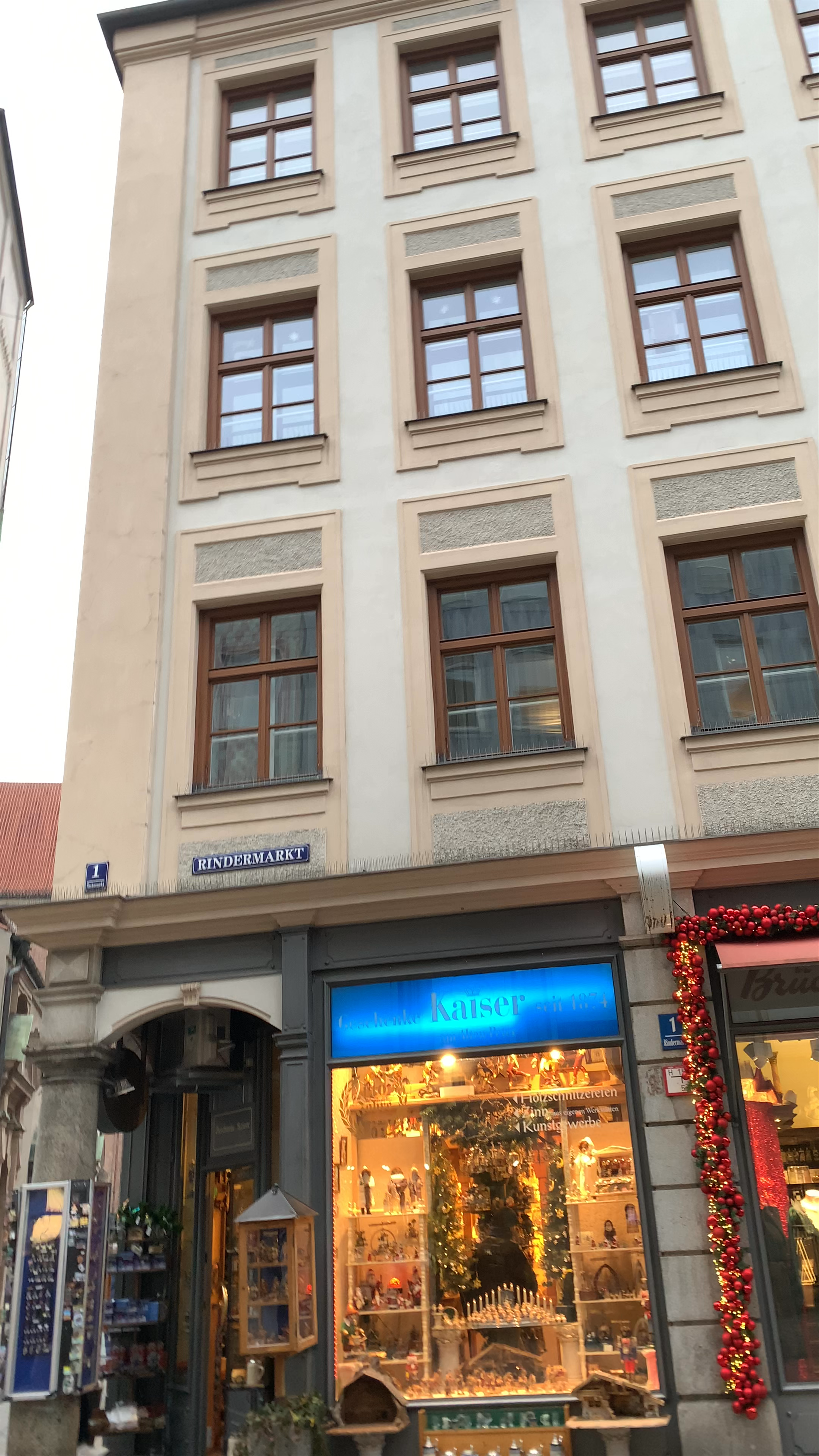 Historic Charm and Festive Vibes at Rindermarkt, Munich
