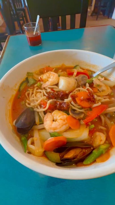 Noodle cafe - Jung Bong, yummy! - Asian Fusion Near Me - Newport, Oregon
