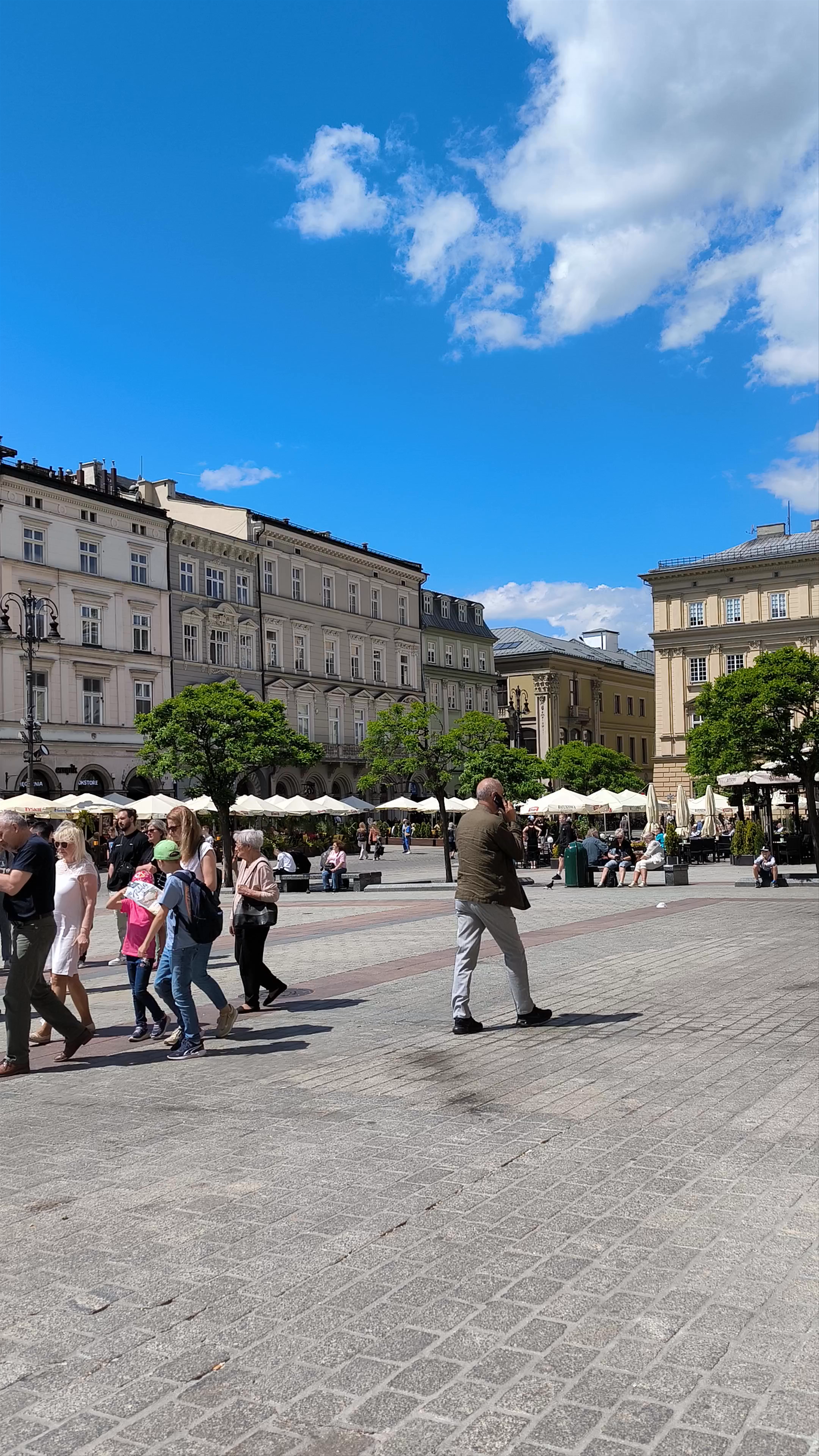 Rynek Główny: The Vibrant Heart of Kraków, Poland