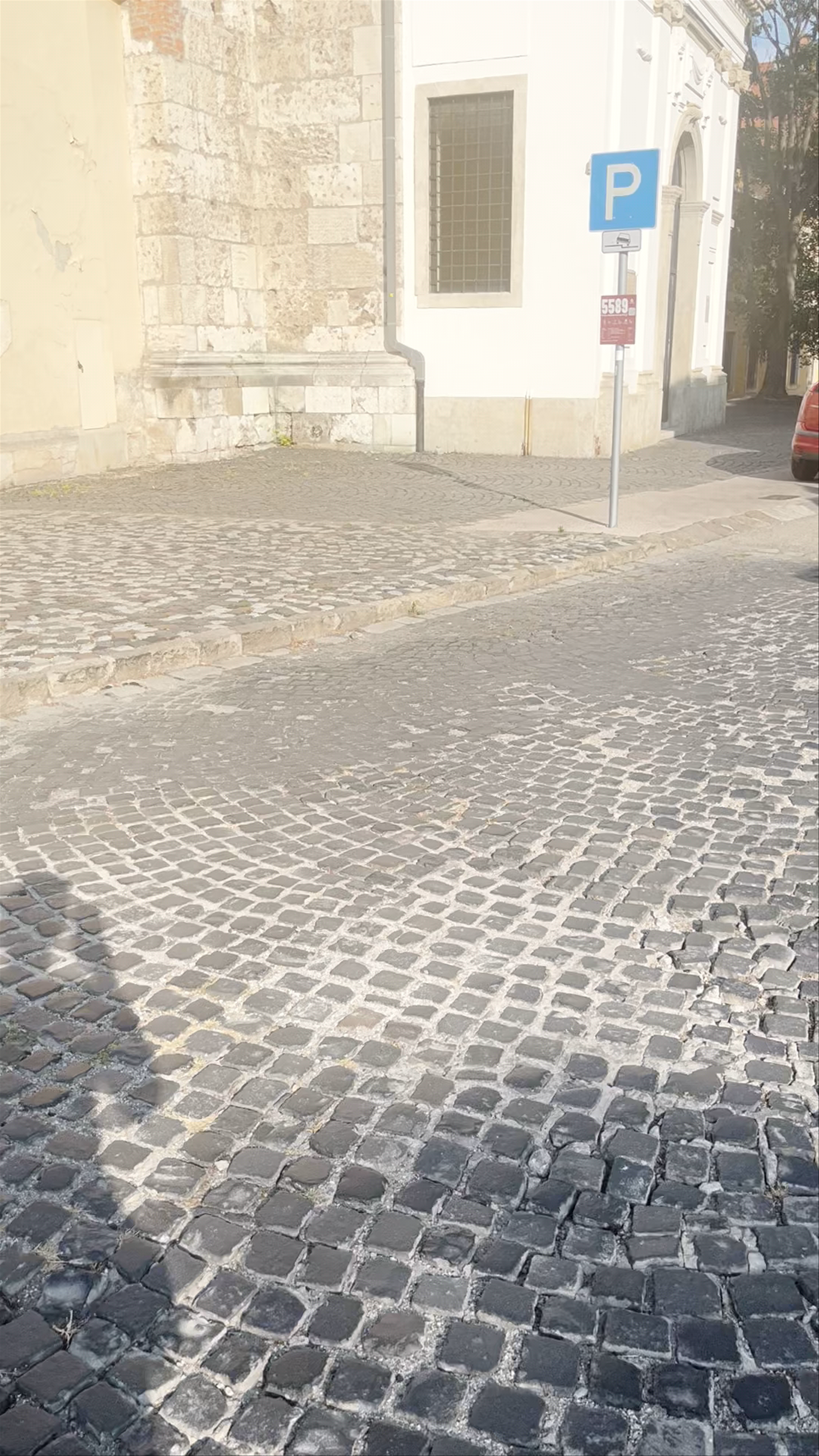 Historic Úri Street Stroll in Budapest