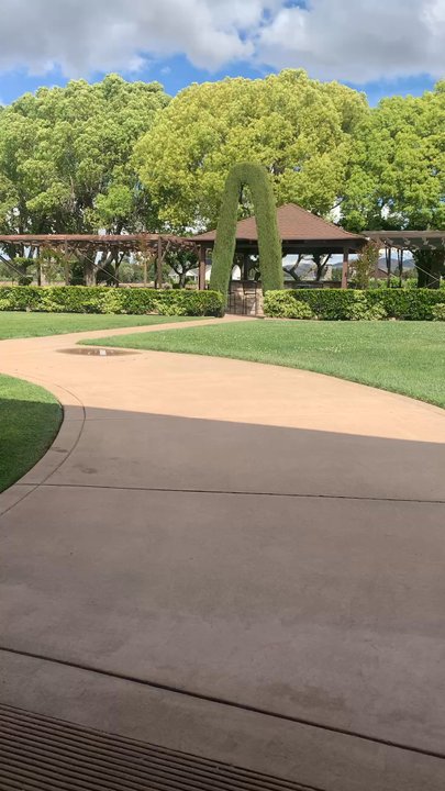 Concannon Vineyard - View of patio and walking paths . - Wine Tasting Room Near Me - Livermore, California