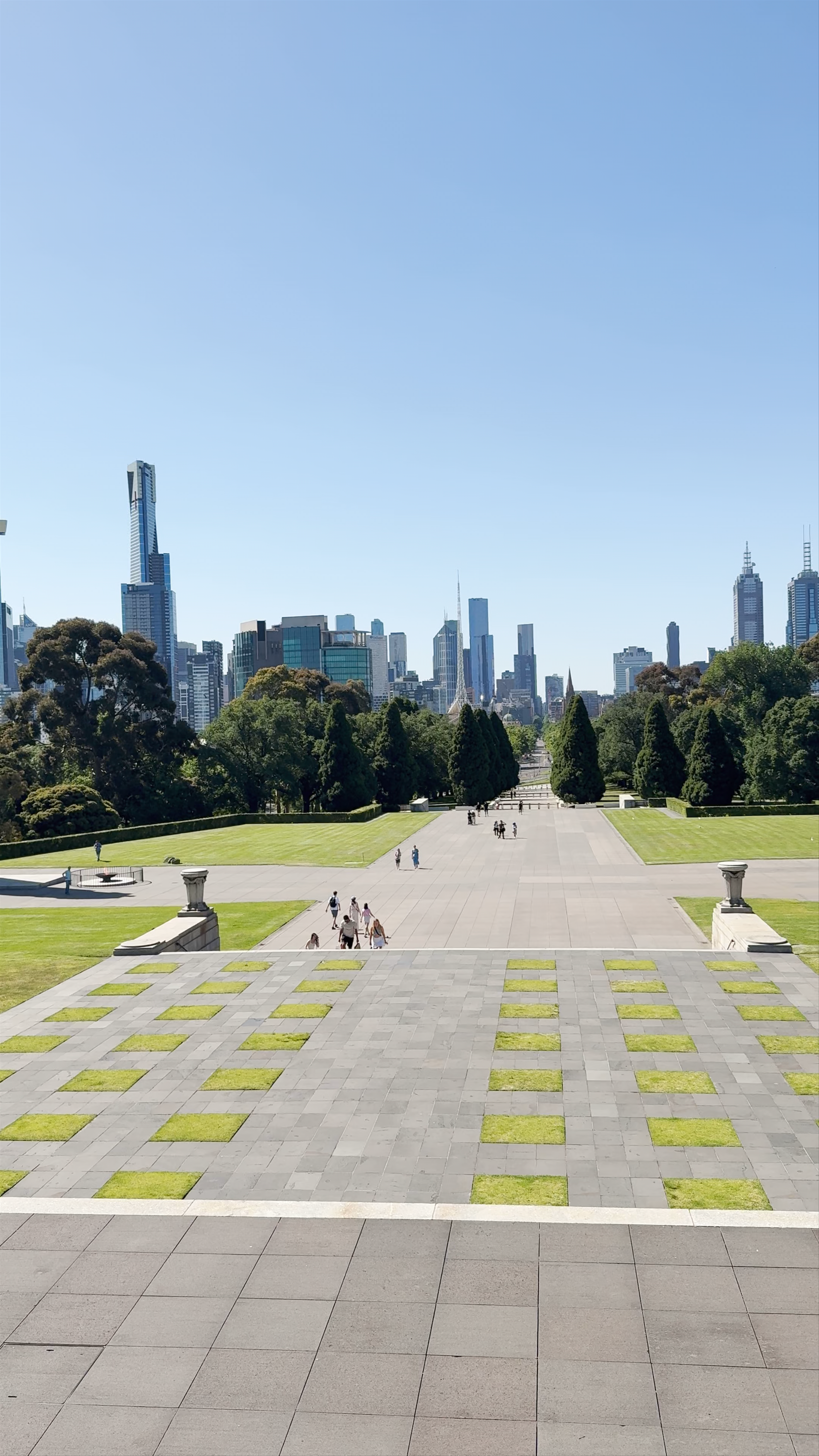 Monument of Remembrance with Melbourne Skyline View