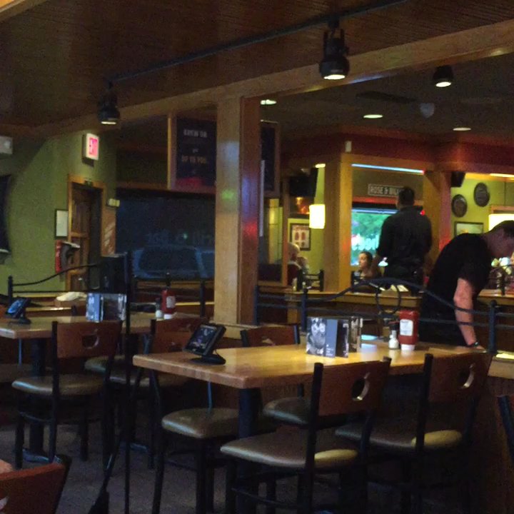 Applebee's Grill + Bar - Clean restaurant - American Near Me - Ames, Iowa