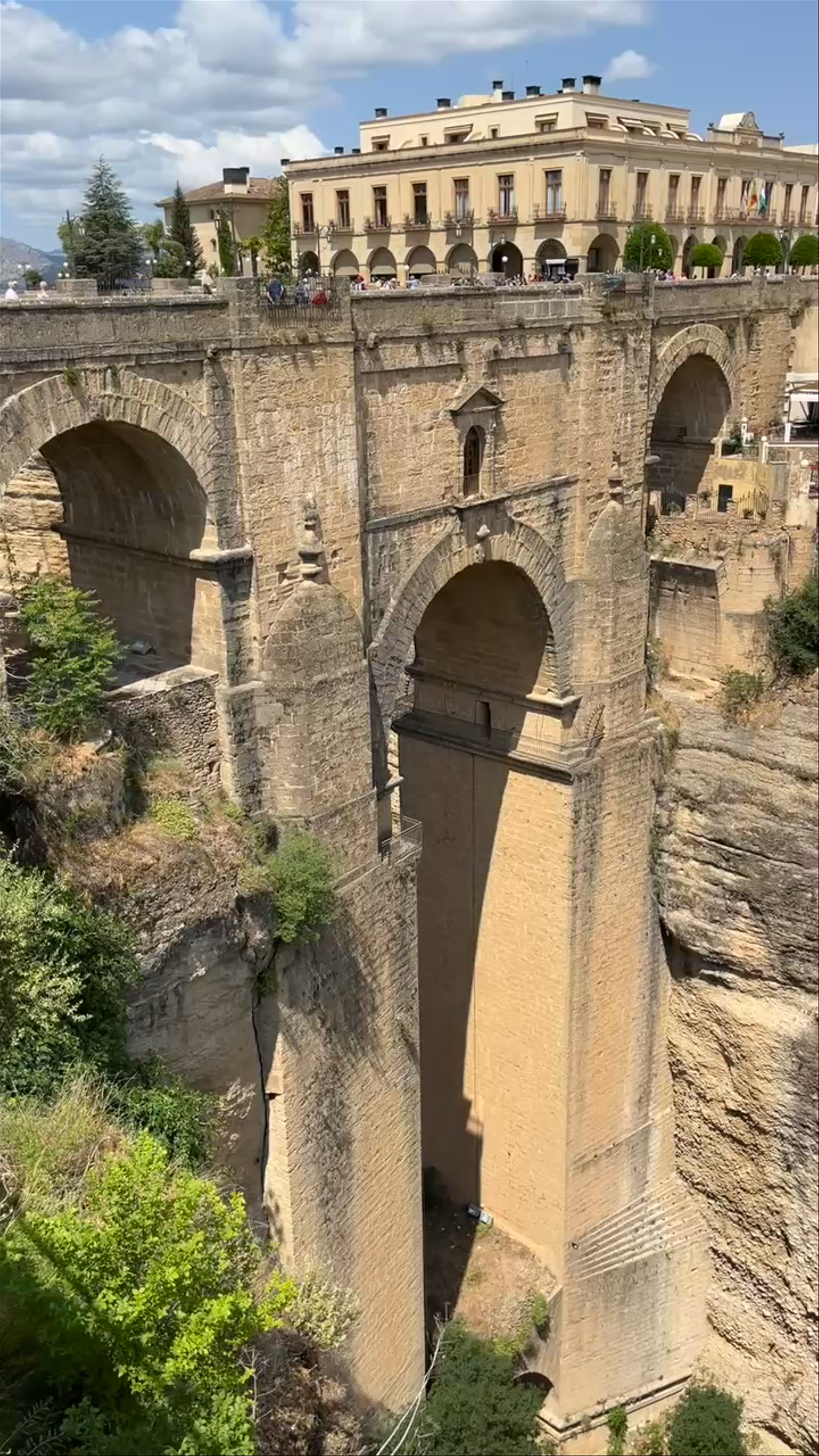 El Tajo de Ronda: Majestic Gorge and Historic Bridge in Andalusia