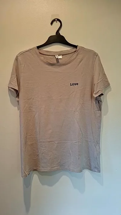 H&m Divided T-Shirt Lpve Slogan