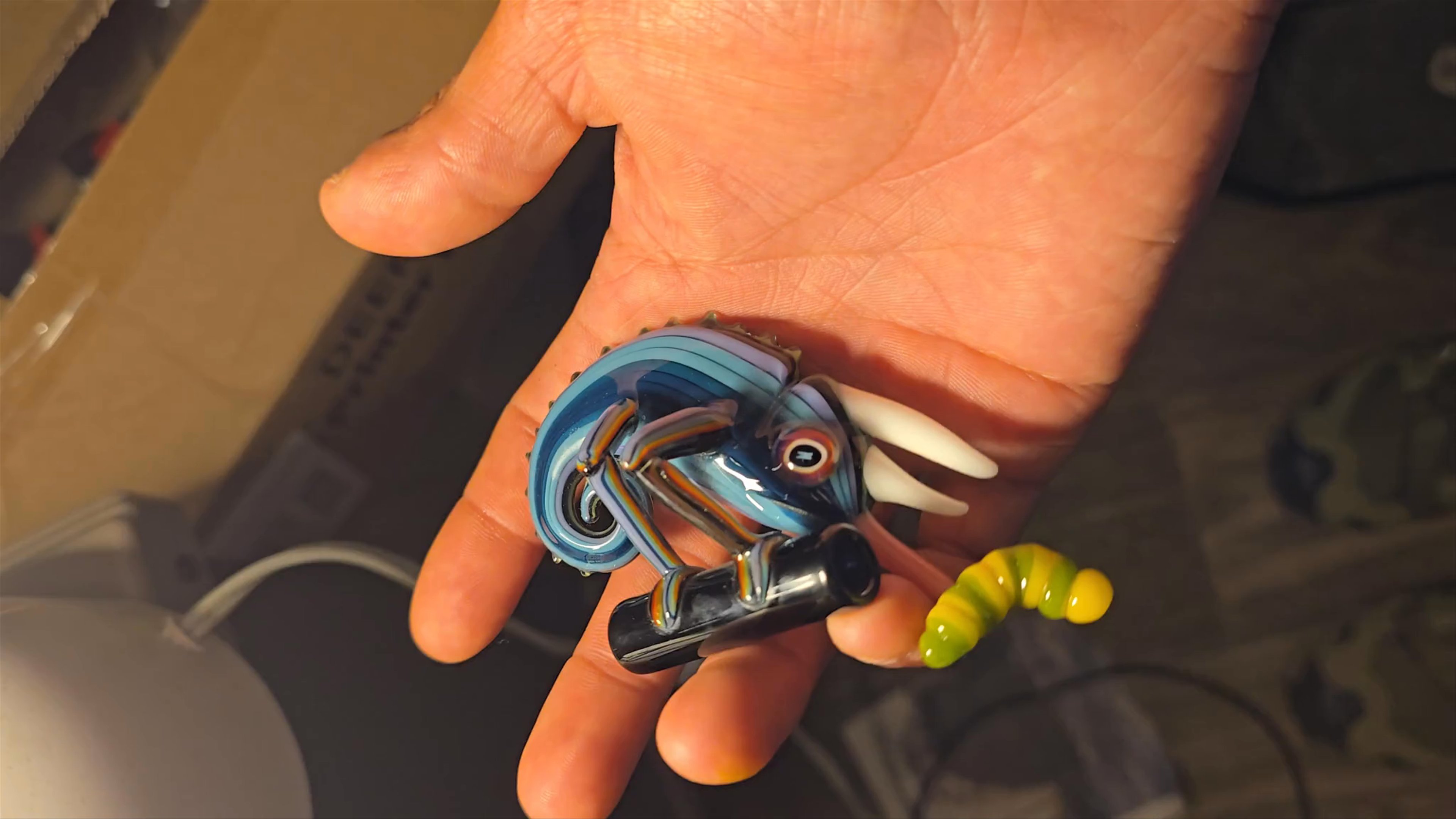 Preview pic of Hardman_art_glass pendant