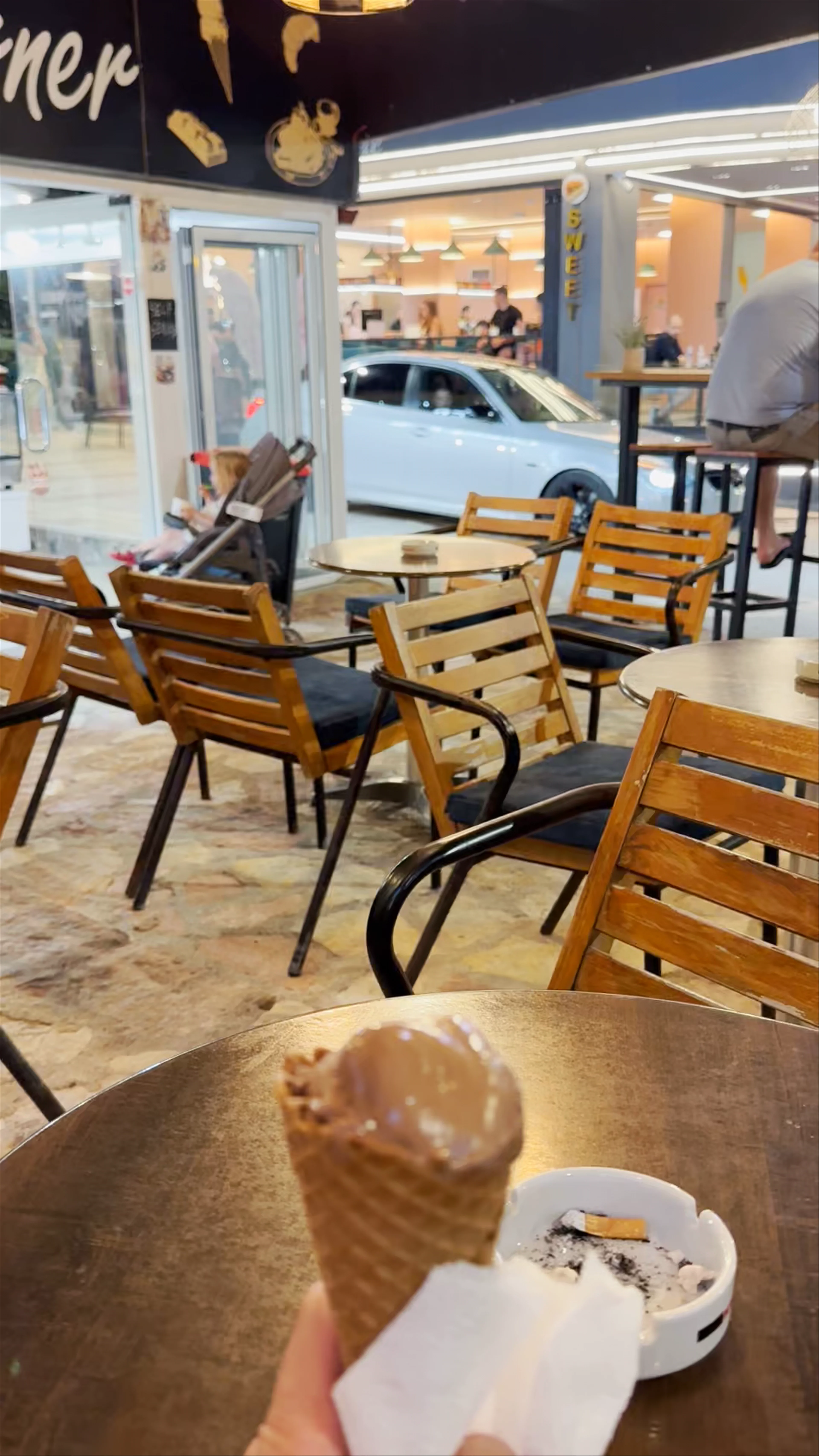 Sweet Corner, Rruga Riviera
