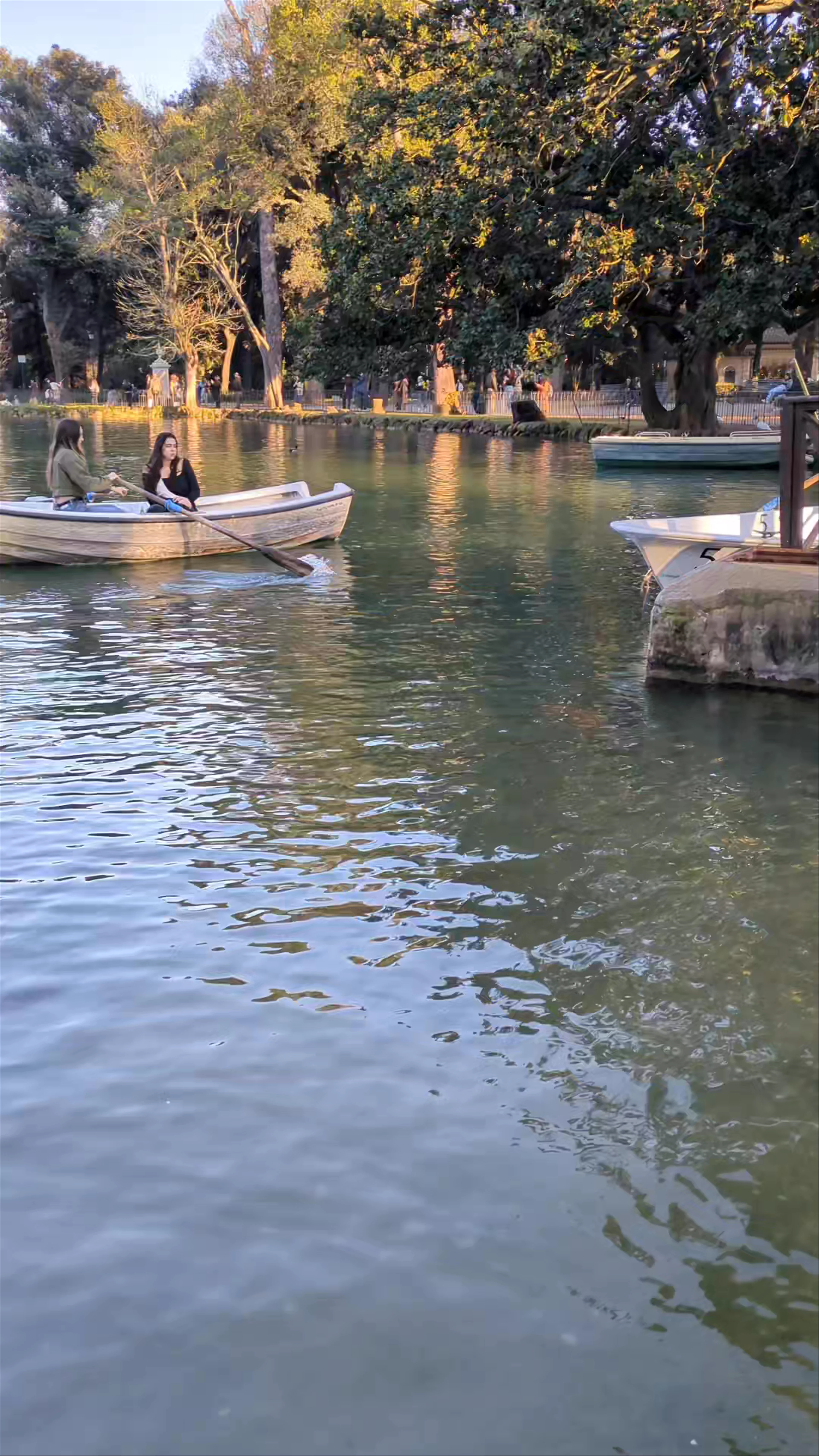 Esculapio Boat Rental, Viale dell'Aranciera