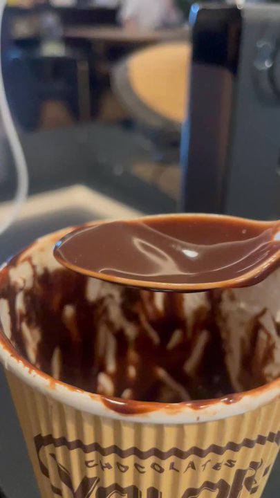 Chocolates Valor - Thick hot chocolate texture - Churros Near Me - Barcelona, B