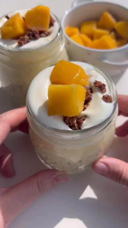 Mango and Vanilla Overnight Oats