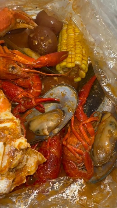 Crackin Crawfish - Combo boil - Cajun/Creole Near Me - Charlotte, North Carolina