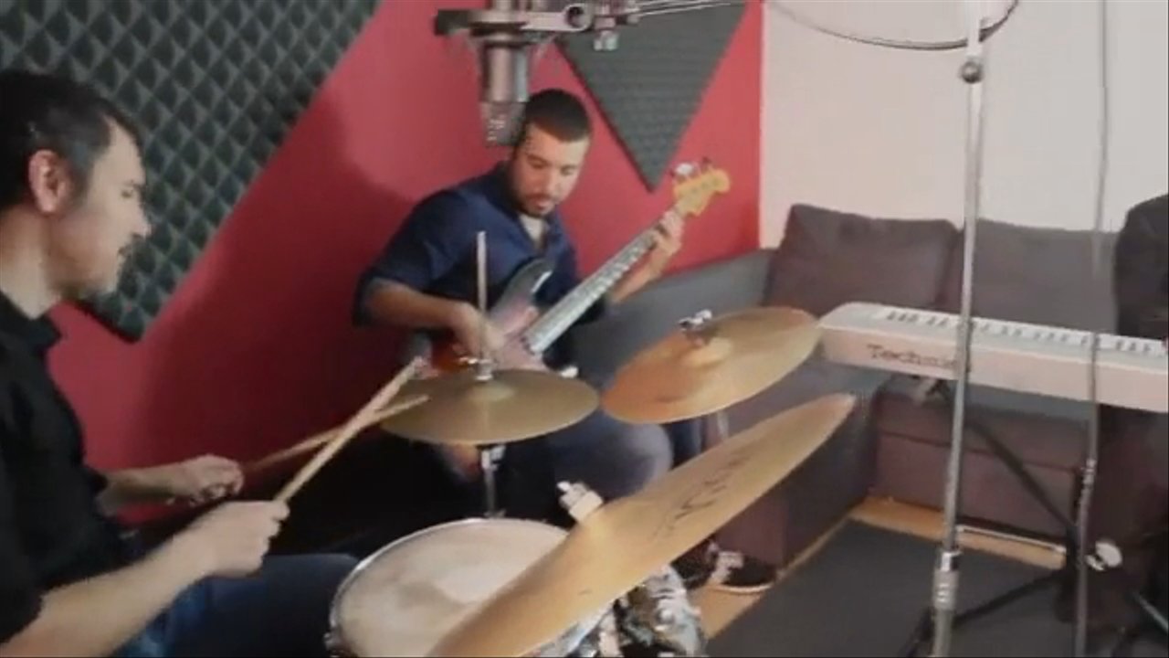 The Italian Jazz Trio - I Will Survive - video