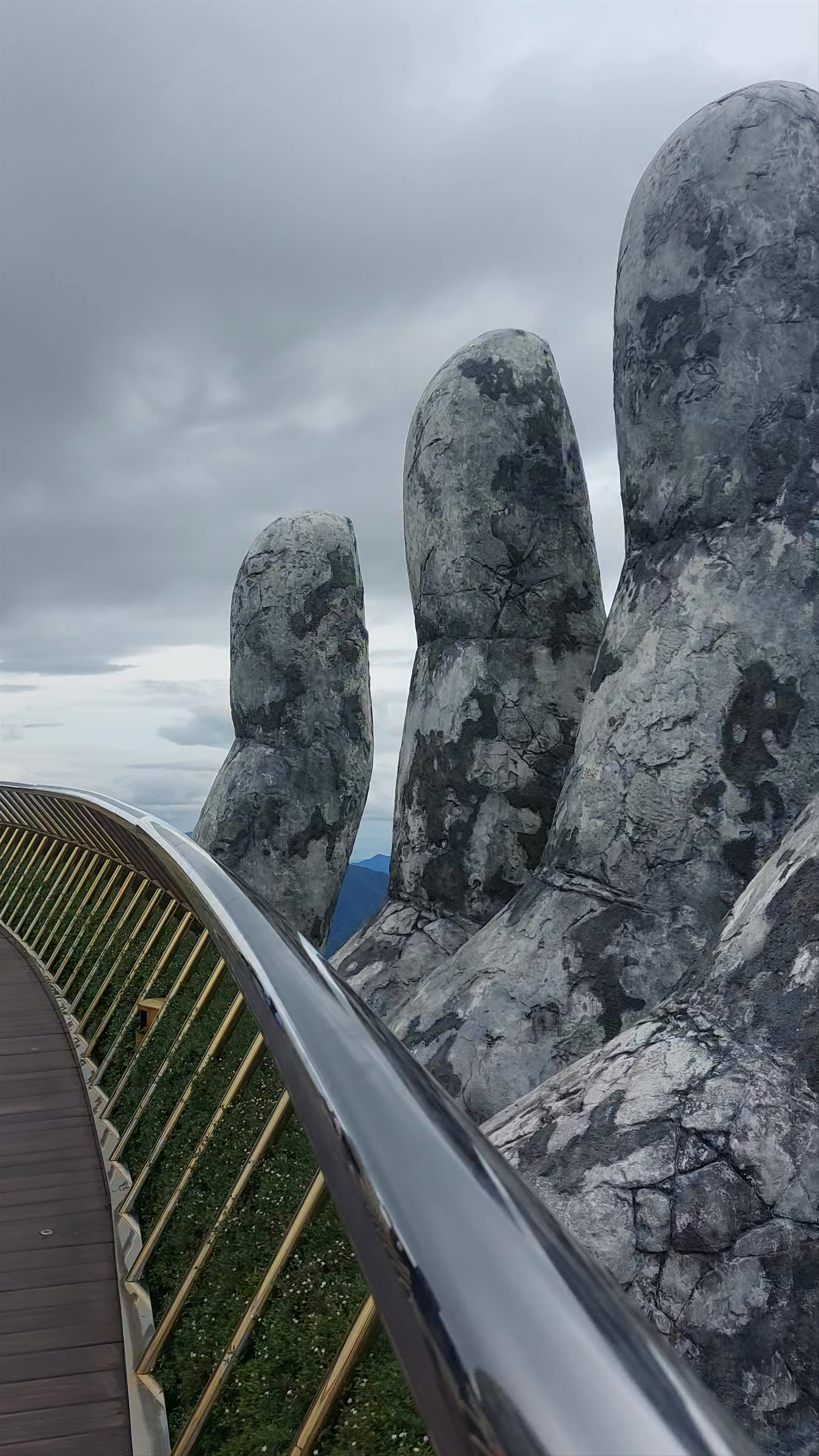 Golden Bridge: Experience the Magical Hands of Da Nang's Iconic Landmark