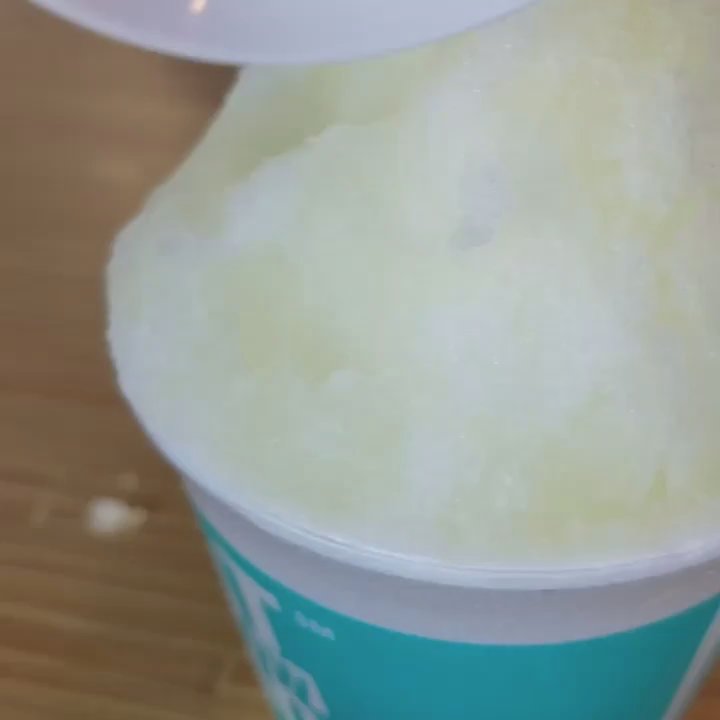 Bahama Buck's - Moore - Color changing spoon! - Desserts Near Me - Moore, Oklahoma