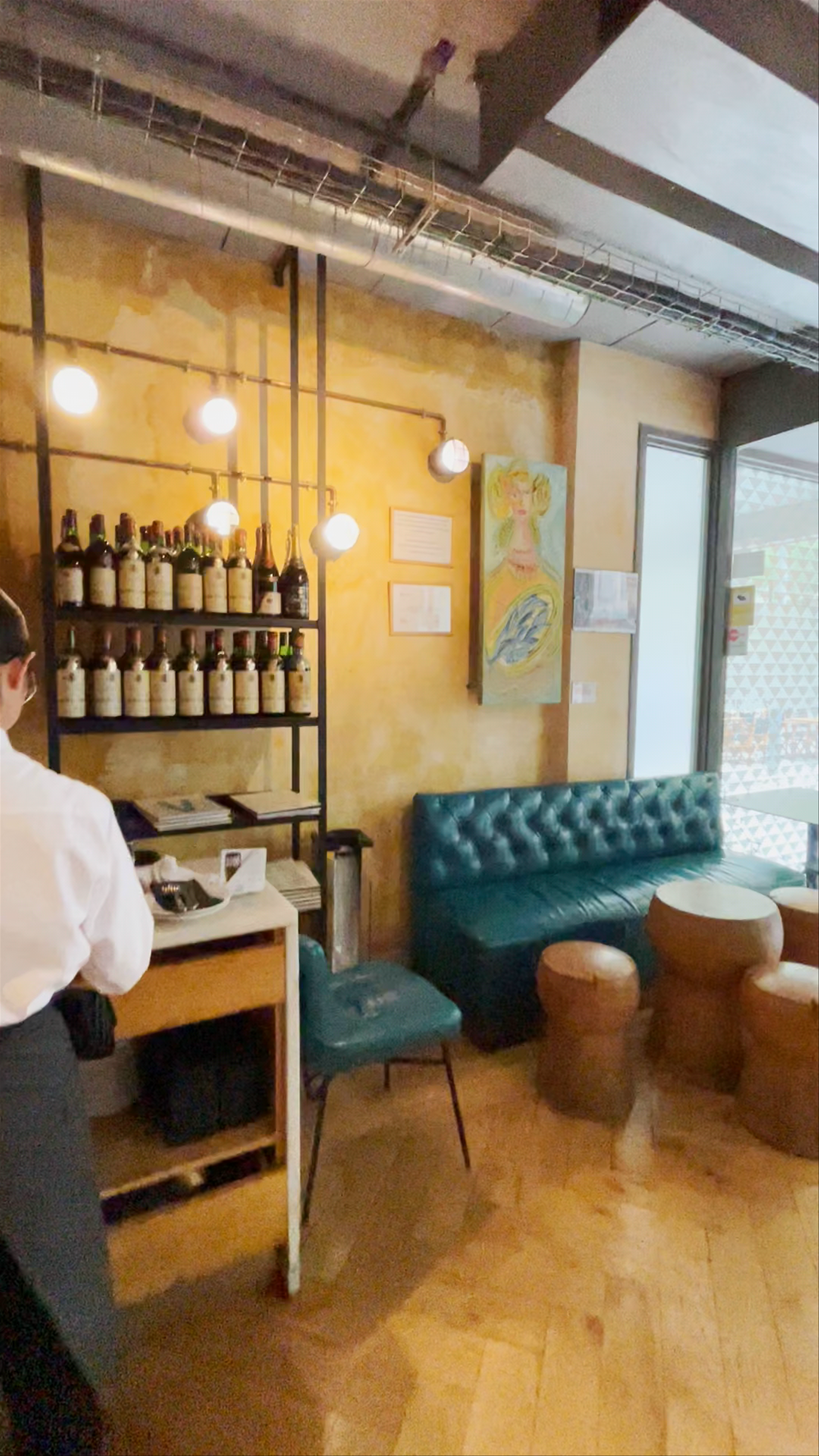 Vinitus Barcelona: Contemporary Tapas & Ambient Dining Experience