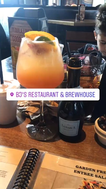 BJ's Restaurant & Brewhouse - Yummy Sparkling Sangria - Pizza Near Me - Sterling Heights, Michigan