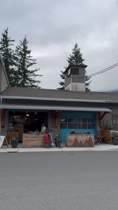 Arête - The outside - Cafes Near Me - North Bend, Washington