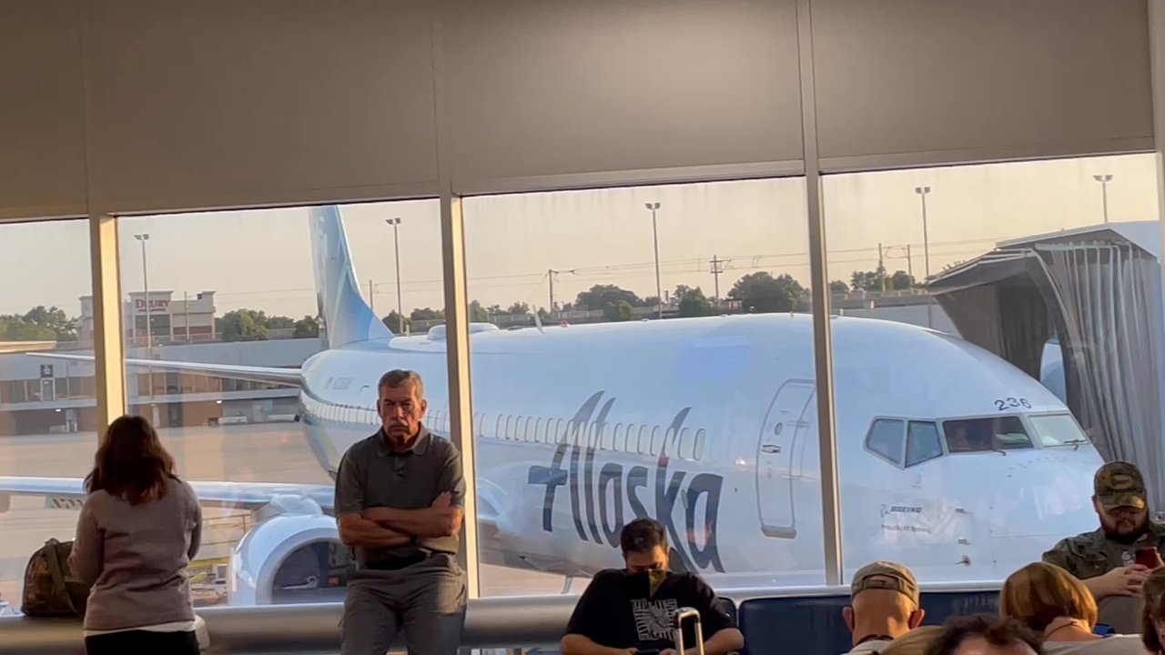 Alaska Airlines - Plane - Airlines Near Me - Saint Louis, Missouri