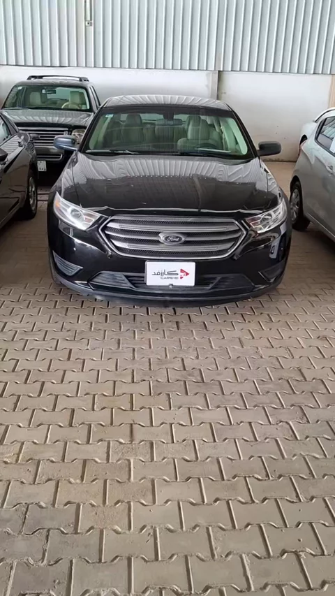 Ford Taurus SE 2018