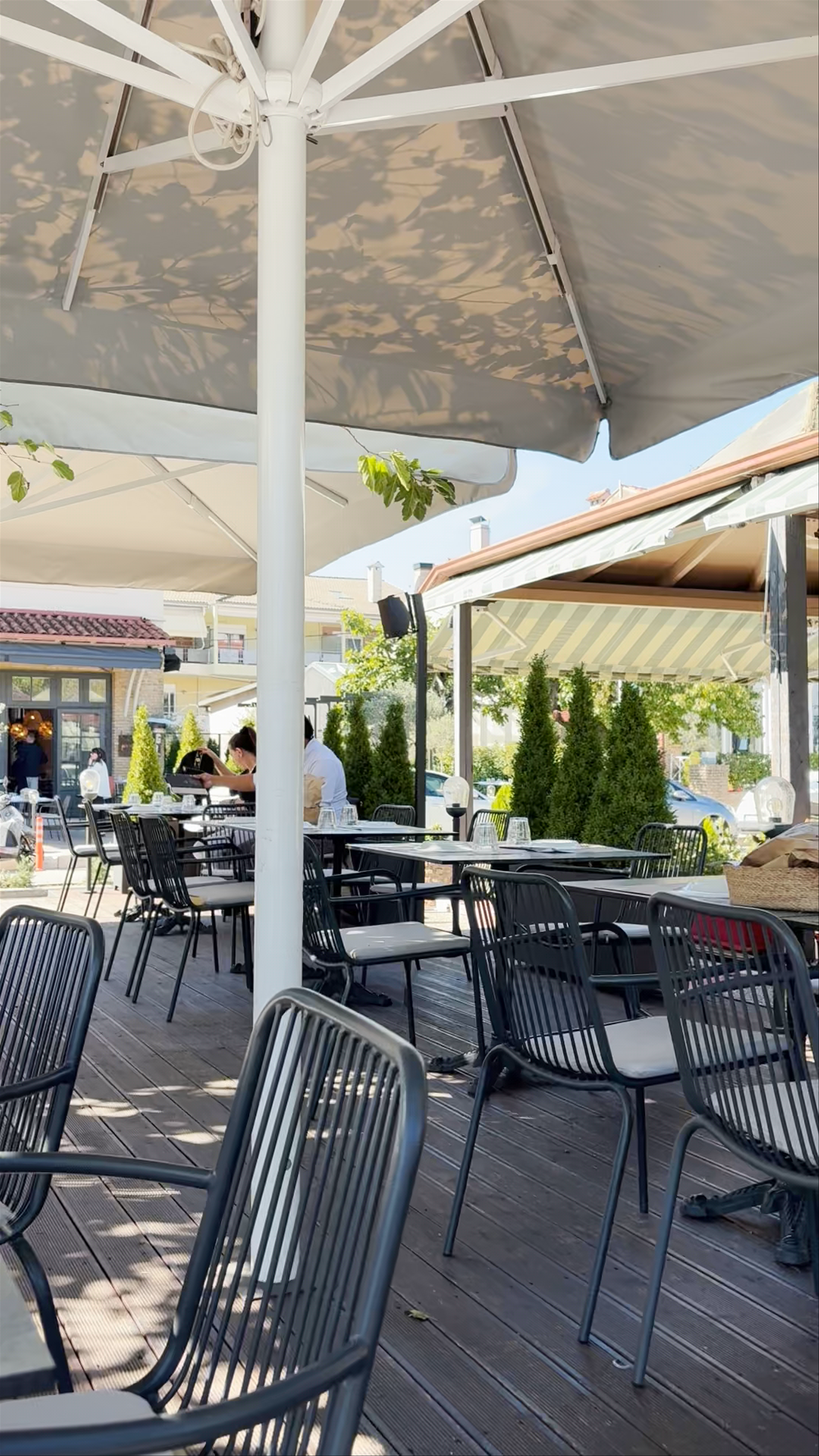 Μυσταγωγία by the lake