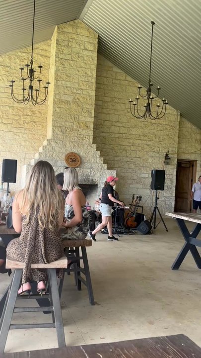 Becker Vineyards - Wine Tasting Room Near Me - Fredericksburg, Texas