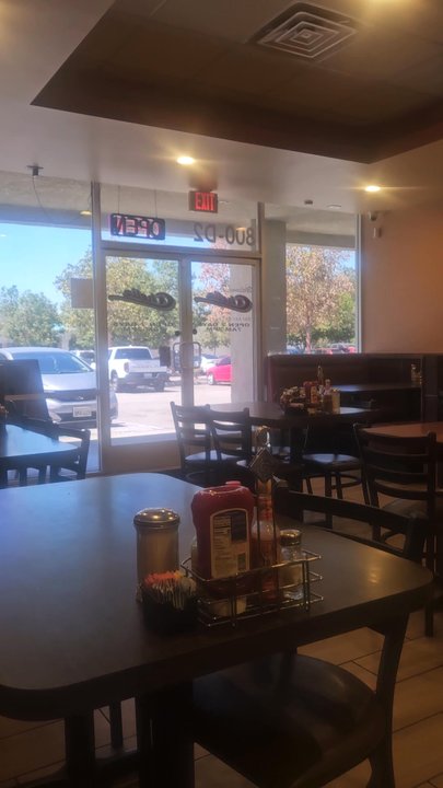 Cheliz - Inside vibes - Diners Near Me - Redlands, California