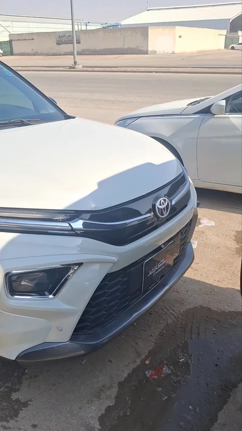 تويوتا أوربان كروزر GLX 2025