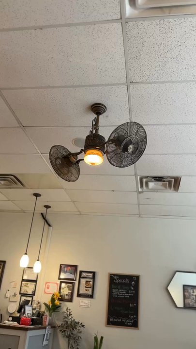 Lizzano's Pizza - Loved this vintage fan/light fixture!! - Italian Near Me - Euless, Texas