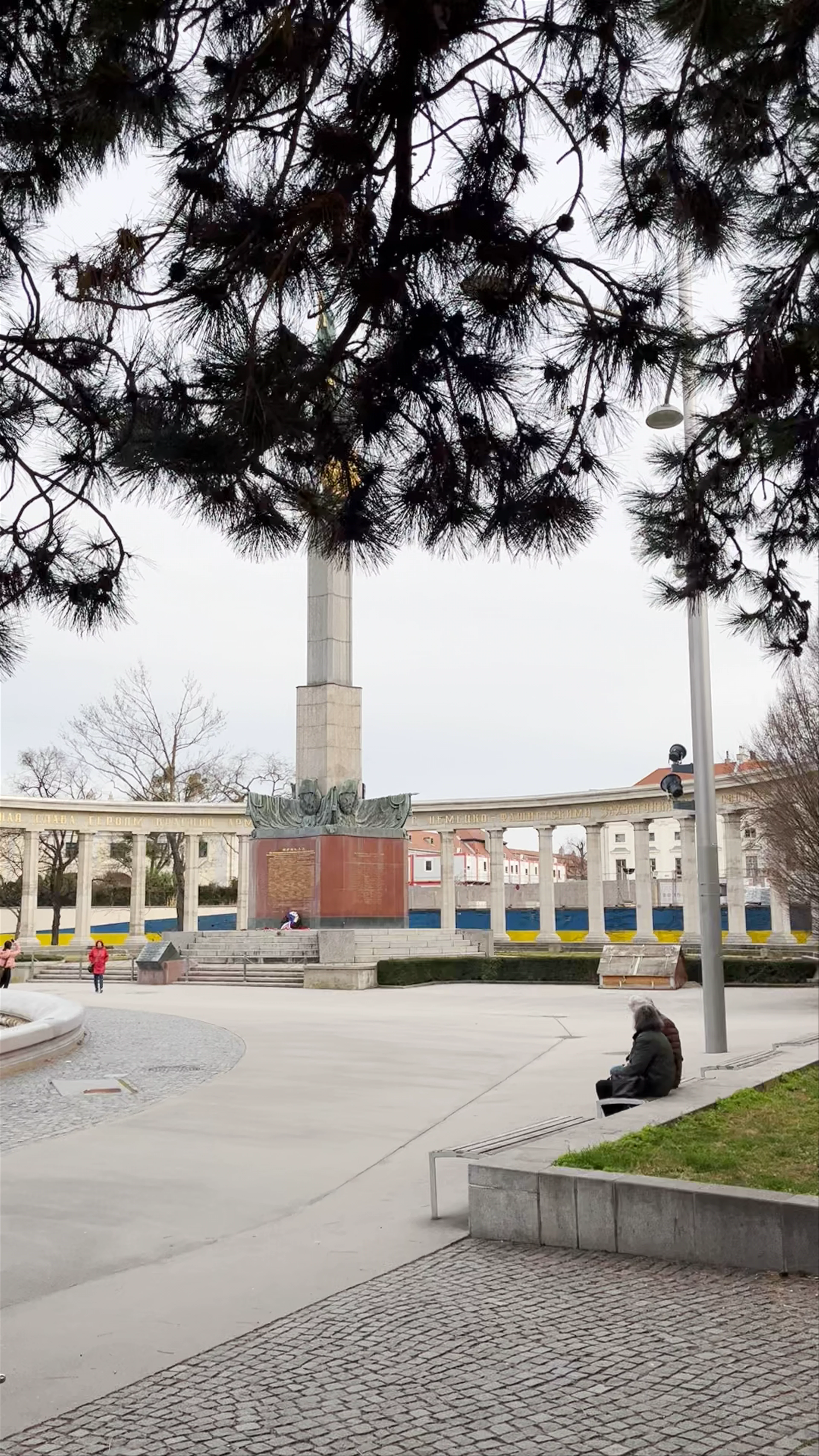 Monument in honor of the soldiers of the Soviet Army, Schwarzenbergplatz