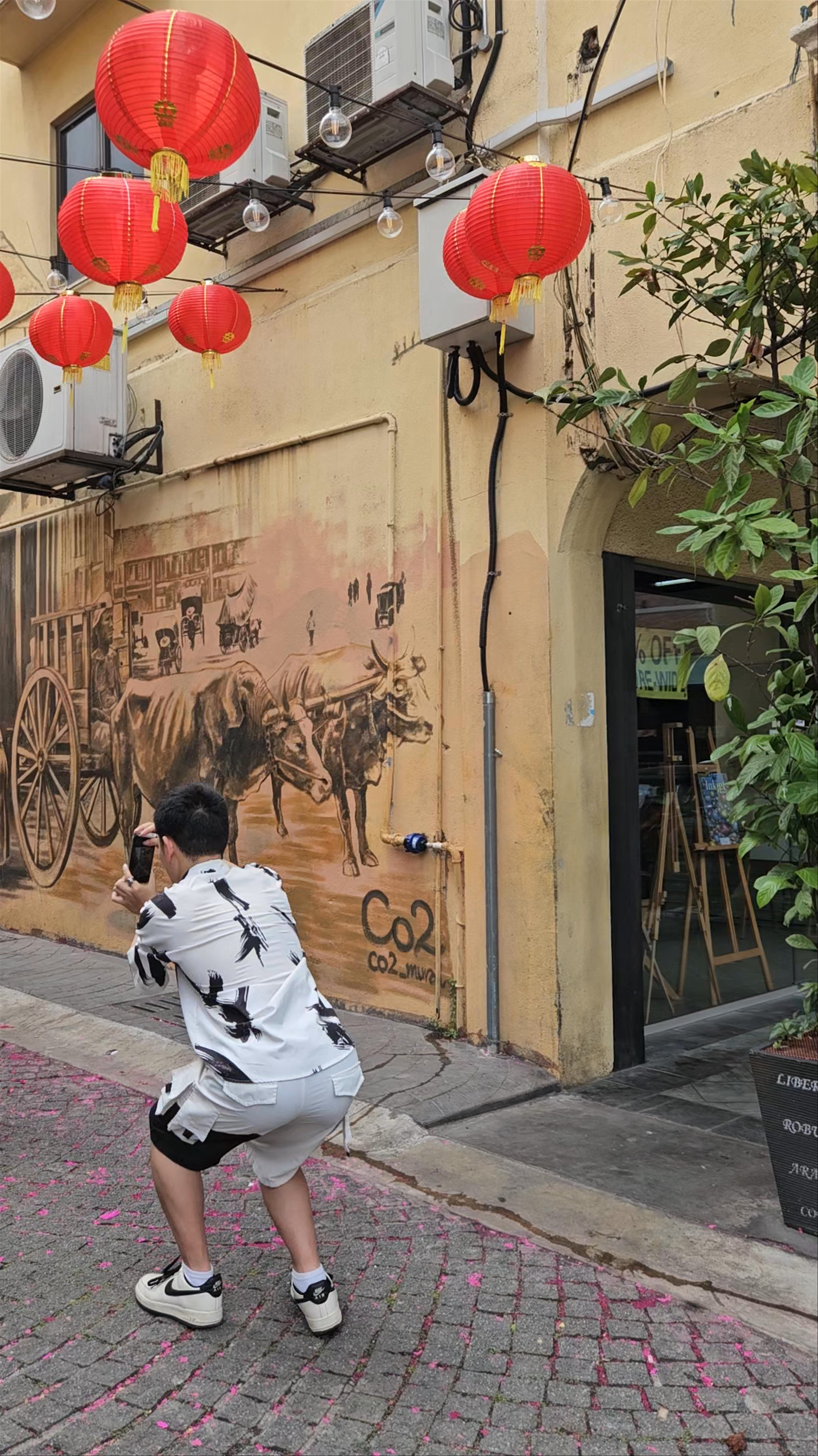 Historic Kwai Chai Hong: Vibrant Alleyway Art & Lanterns in Kuala Lumpur