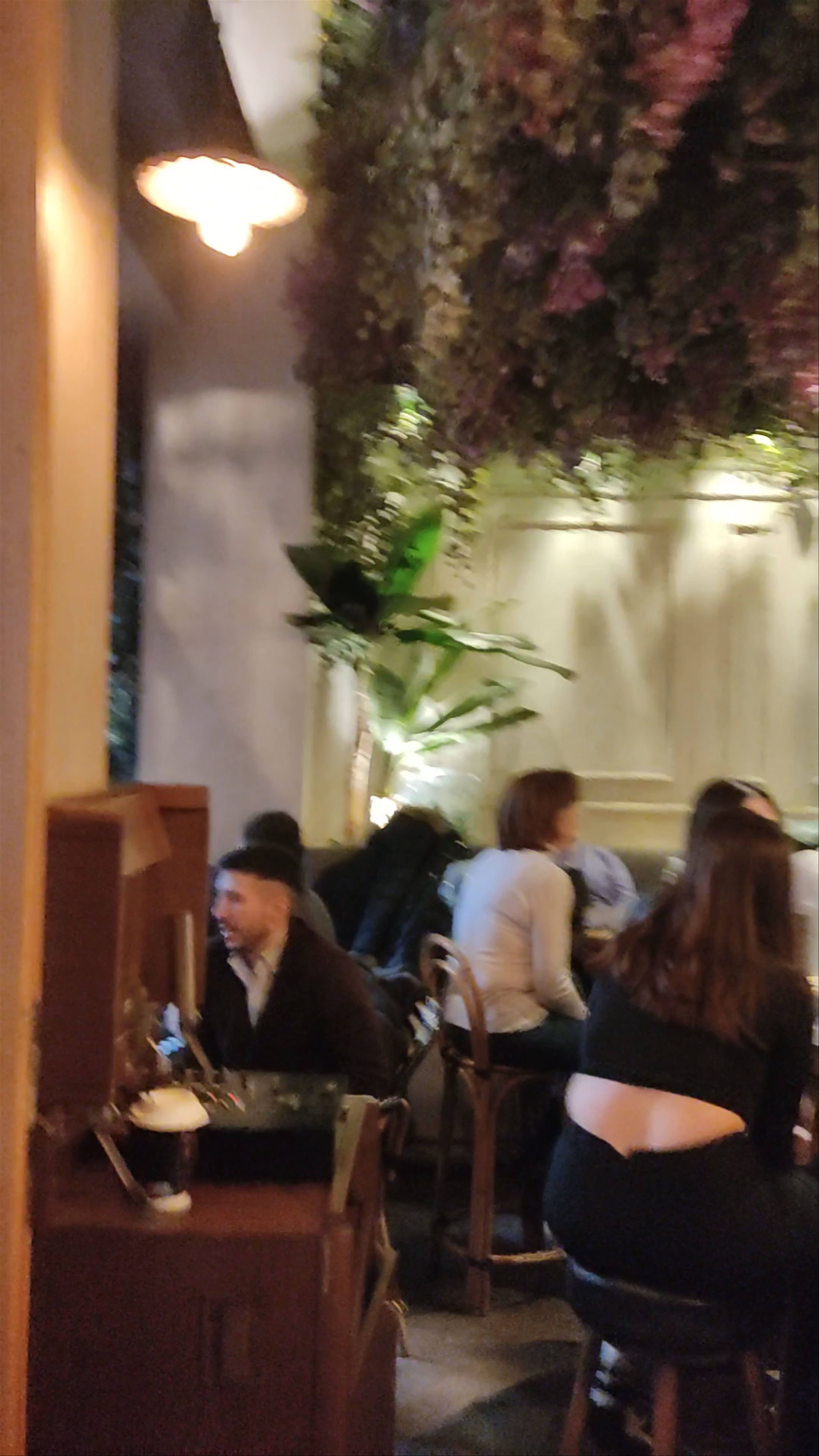 Noon – Cafe & Cocktails —