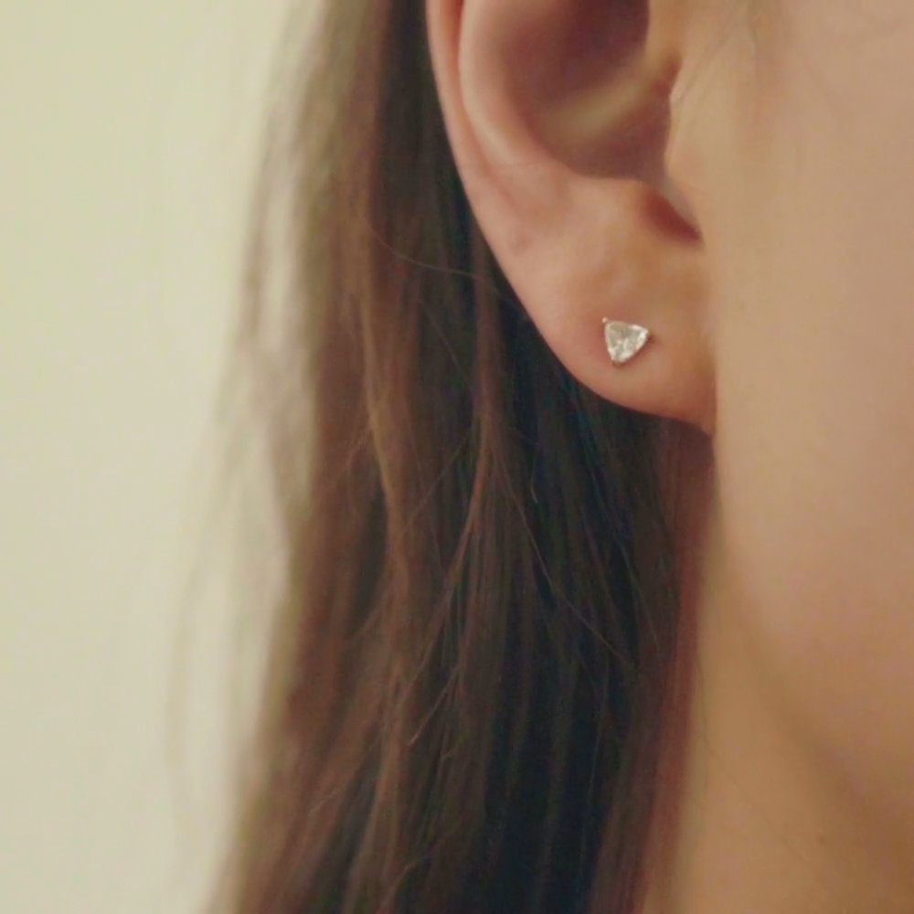 Petite Solitaire Stud | Trillion | 14k | White Gold