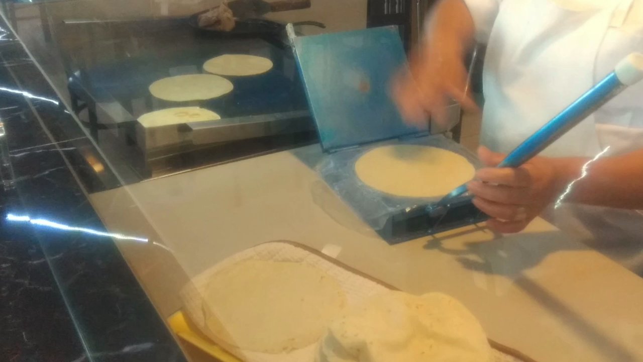 Mariscos Negro Durazo - Tortillas recién hechas - Seafood Near Me - Tijuana, BCN