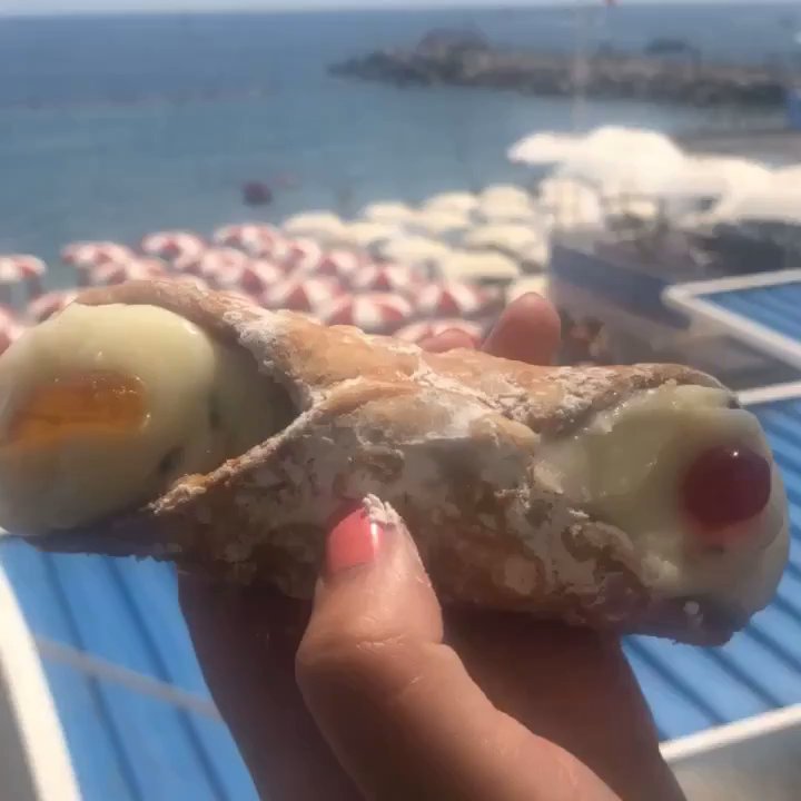 Savoia - €3 for the best cannoli in amalfi - Gelato Near Me - Amalfi, SA
