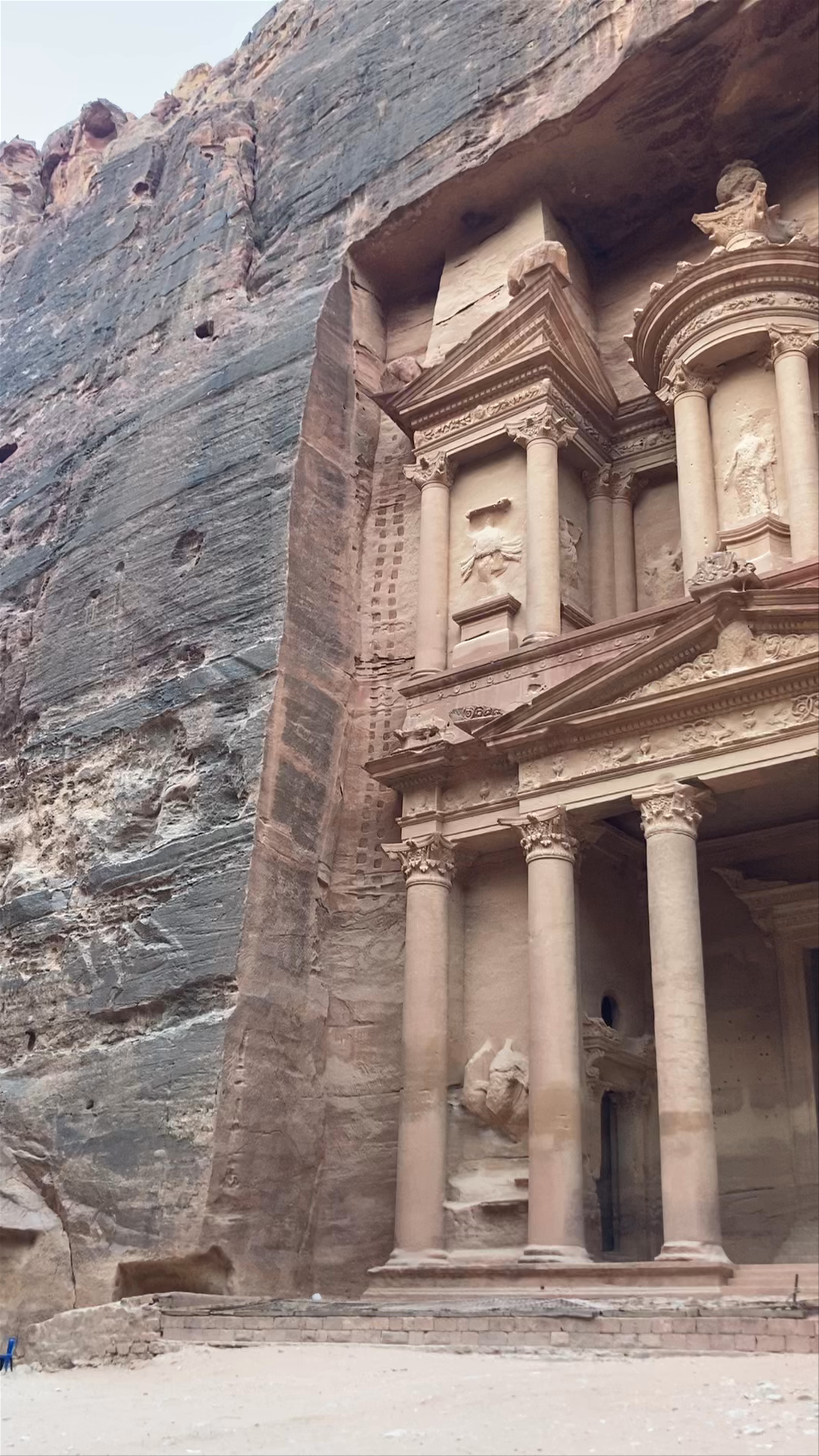 The Treasury (Al-Khazneh) in Petra, Jordan – Ancient Wonder and Desert Majesty