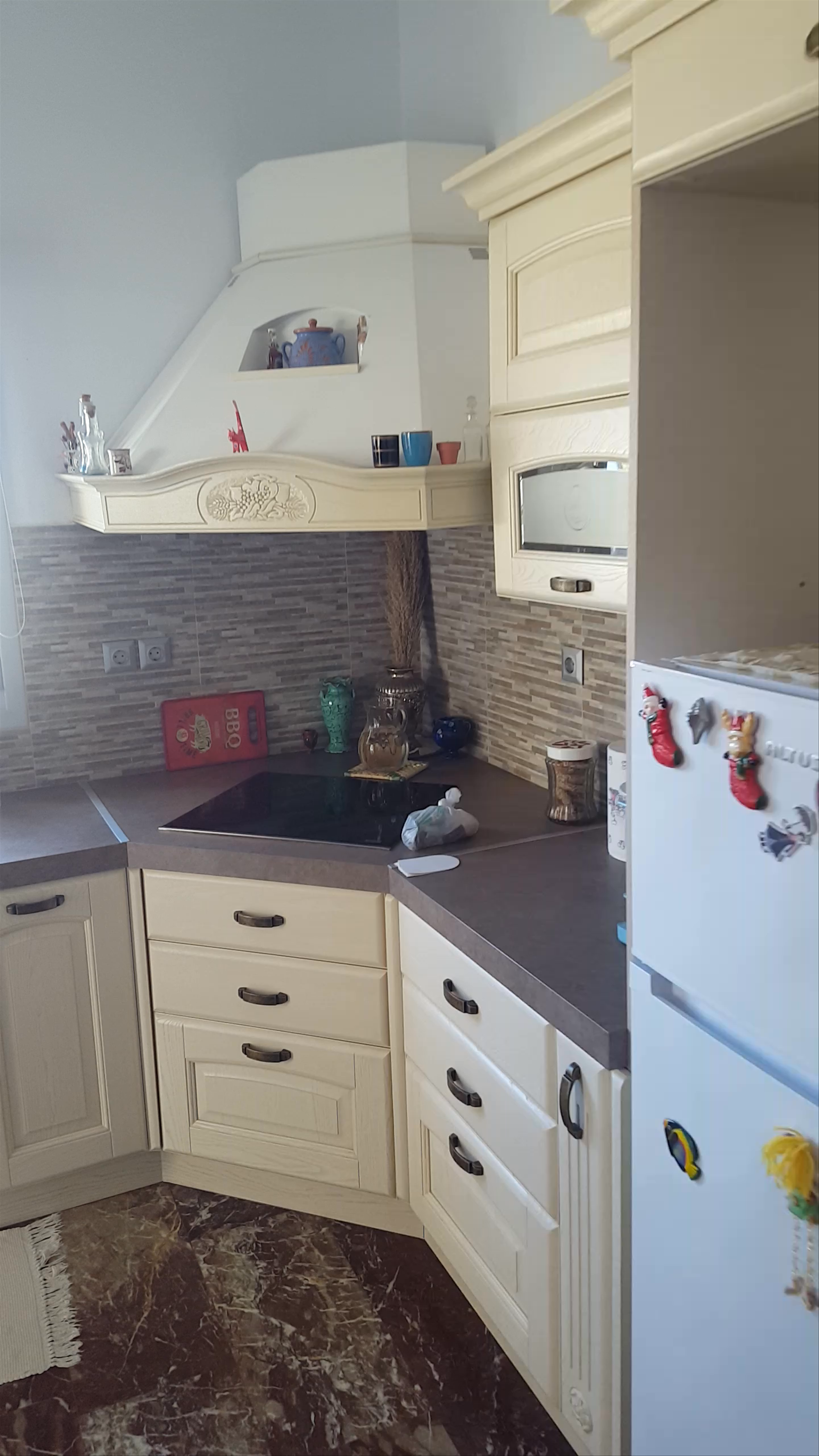 Sunlit Kitchen & Scenic Patio Views in Kamares, Milos, Greece