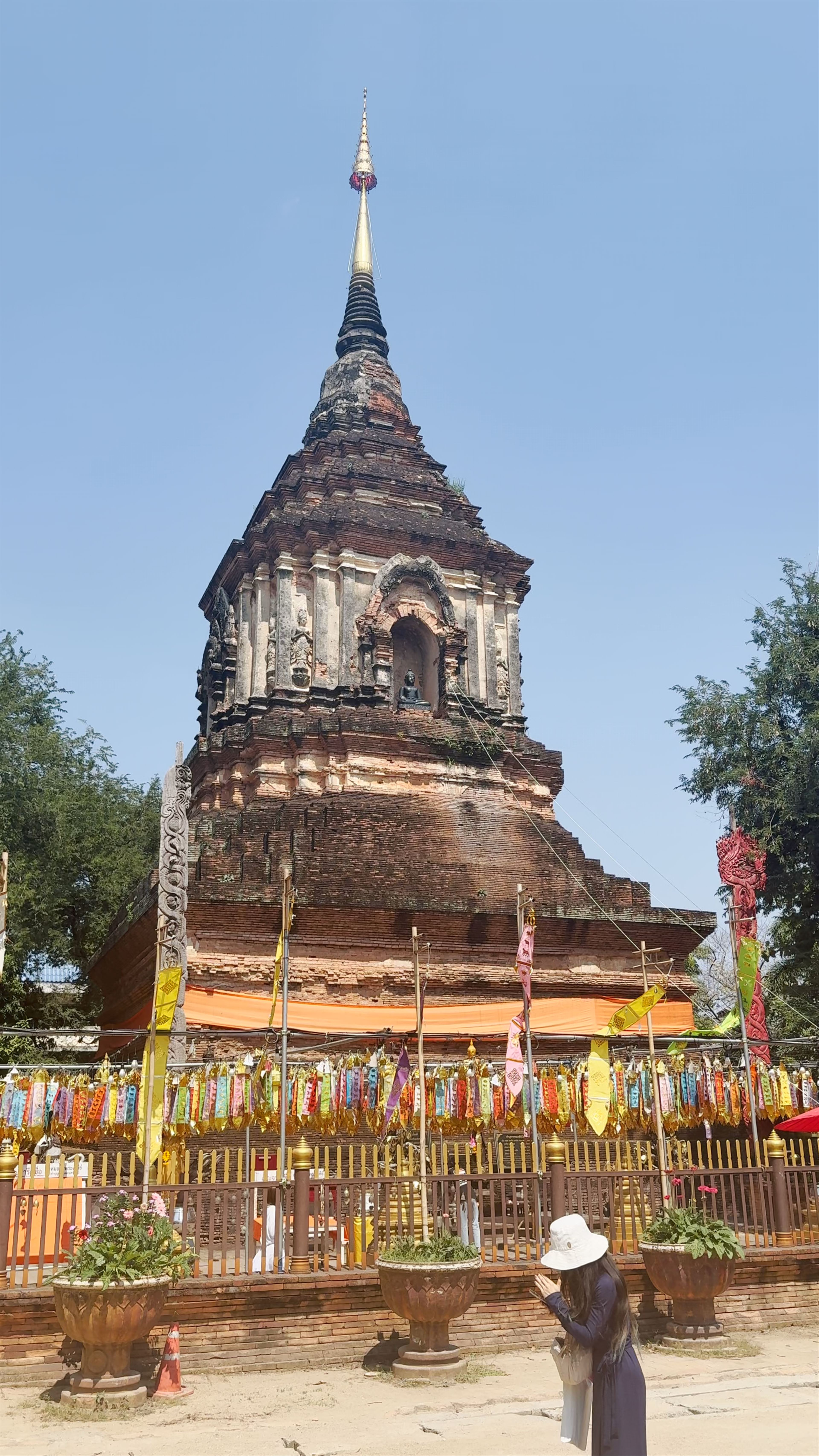 Wat Lok Moli: Serene Buddhist Temple in Chiang Mai