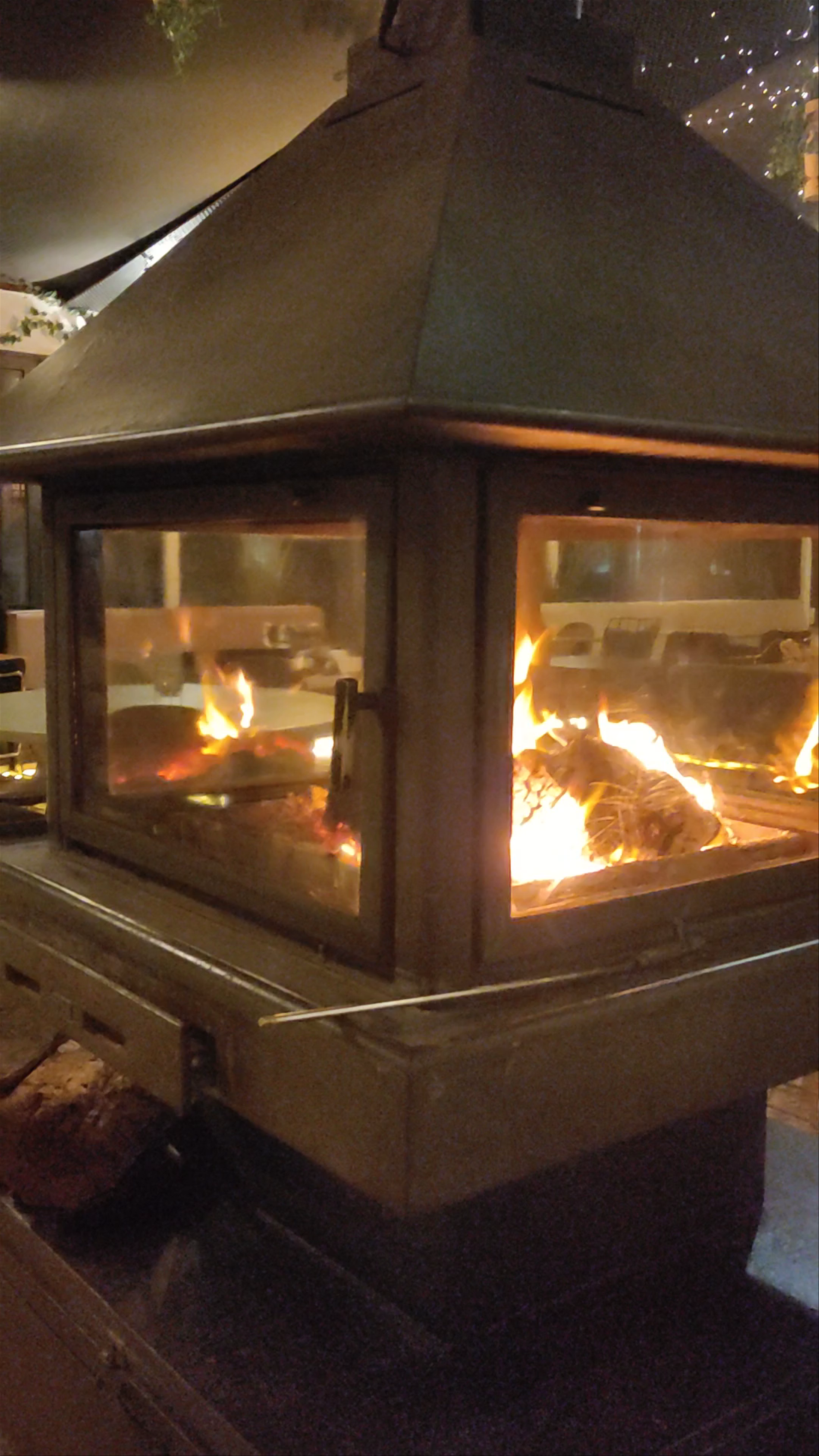 Cozy Evening at Waikiki Coffee House in Ierapetra, Greece