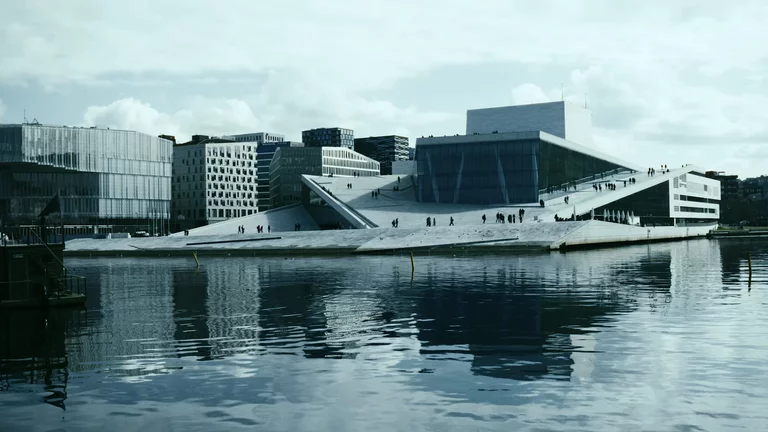 Video of shimmering water in front of the Olso Opera House