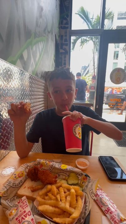 Dave's Hot Chicken - Chicken Shop Near Me - Miami, Florida